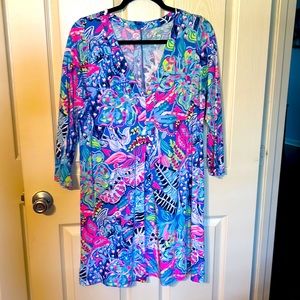 Beautiful dress. Vibrant colors!